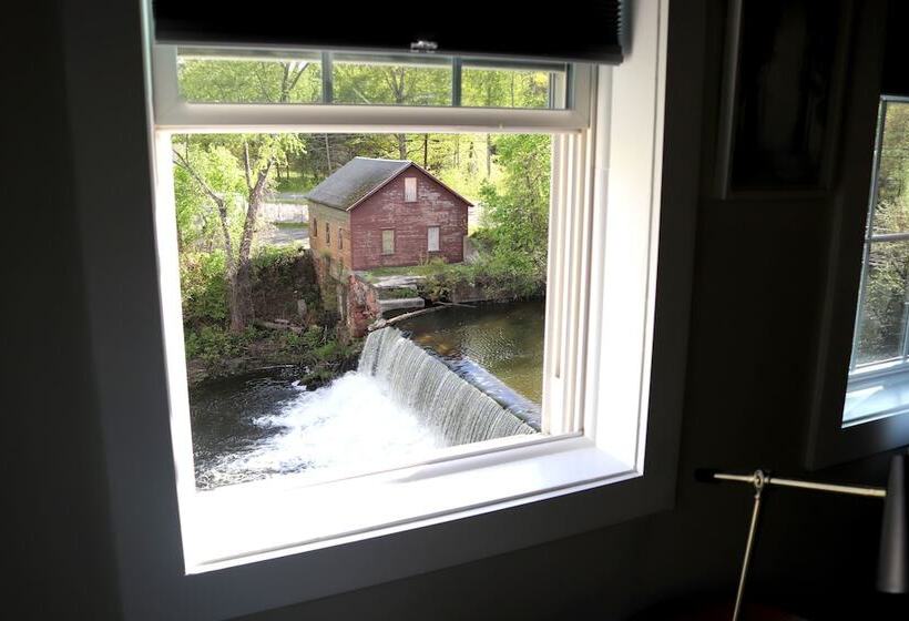 민박 Old Mill Inn