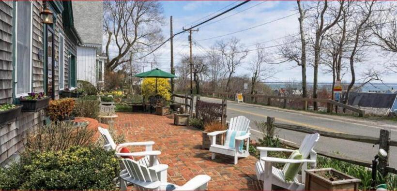 تختخواب و صبحانه Snug Cottage