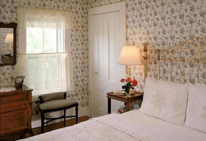 Bed and Breakfast Snug Cottage  Adults Only