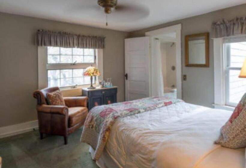 تختخواب و صبحانه Snug Cottage