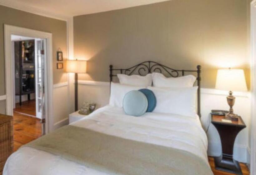 تختخواب و صبحانه Snug Cottage