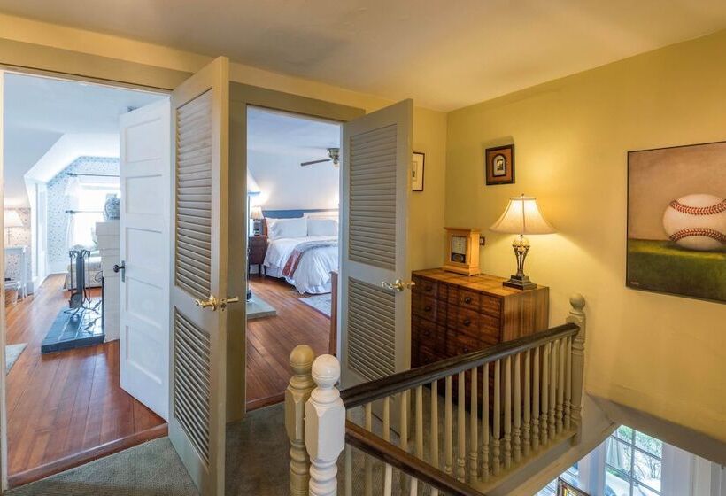 تختخواب و صبحانه Snug Cottage