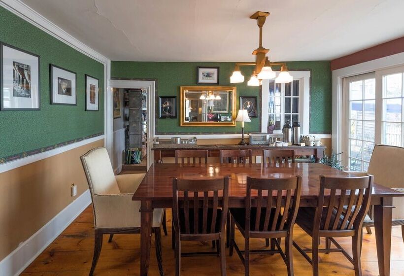 تختخواب و صبحانه Snug Cottage