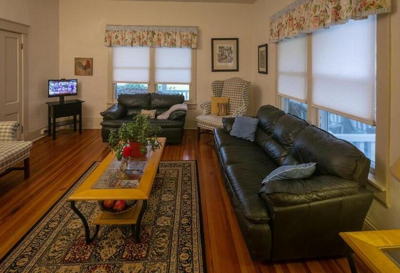 צימר Taylor House Inn