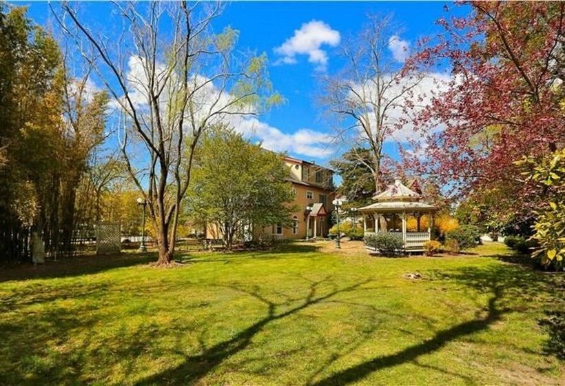 مبيت وإفطار The Doctor's Inn