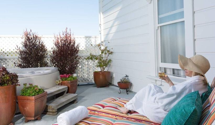 مبيت وإفطار West Cliff Inn, A Four Sisters Inn