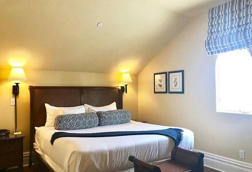 Bed and Breakfast West Cliff Inn, A Four Sisters Inn