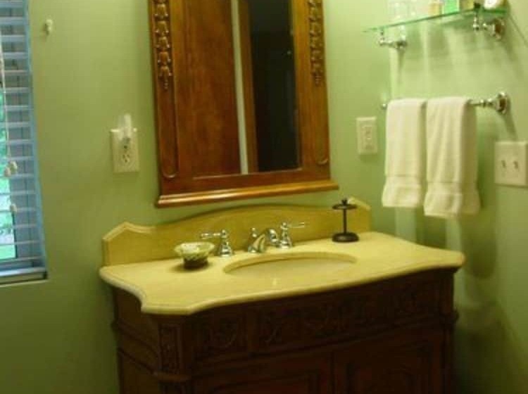 Brookside Mountain Mist Inn B&b
