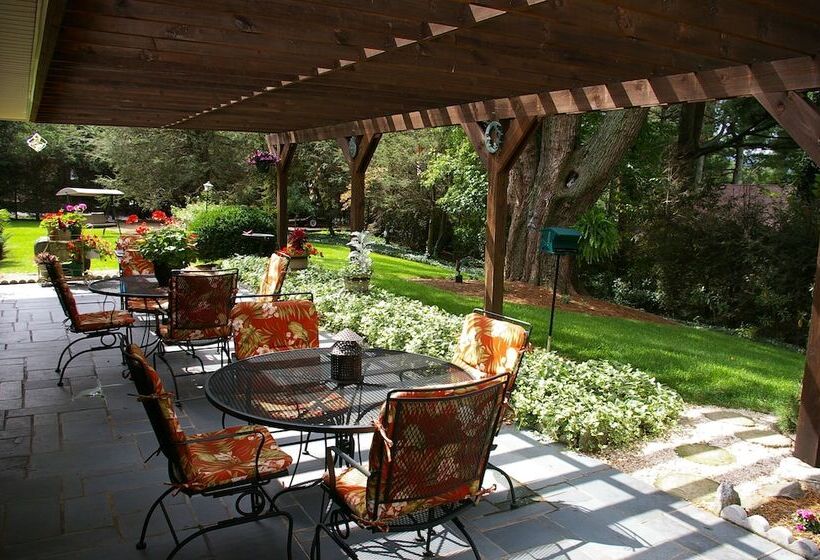 Brookside Mountain Mist Inn B&b