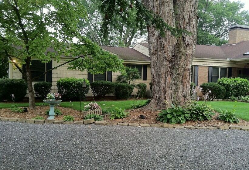 Brookside Mountain Mist Inn B&b