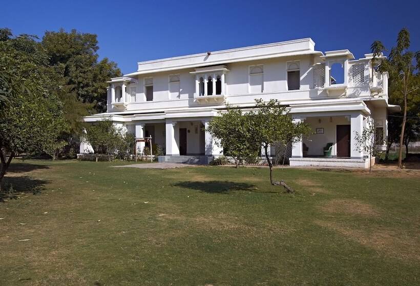 فندق Dhawala Resort By Aamod