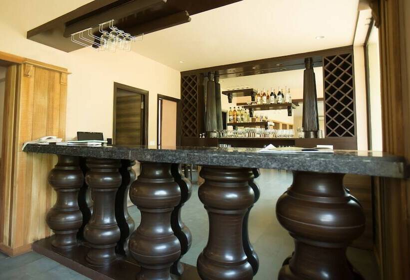 فندق Dhawala Resort By Aamod