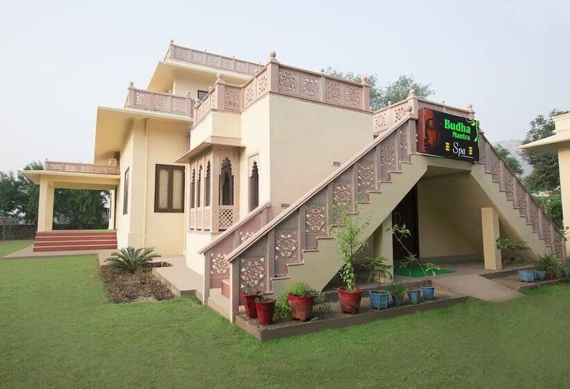 فندق Dhawala Resort By Aamod