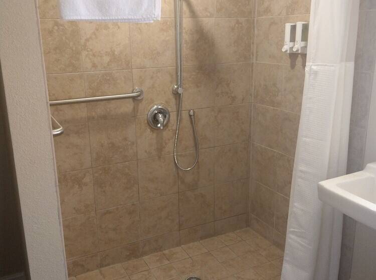 فندق Caribbean Shores Waterfront Resort