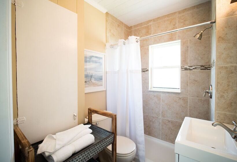 فندق Caribbean Shores Waterfront Resort