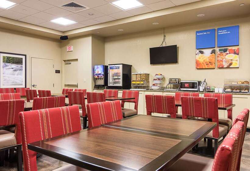 هتل Comfort Inn Bentonville  Crystal Bridges