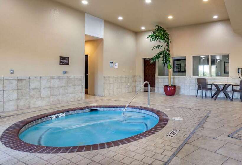 هتل Comfort Inn Bentonville  Crystal Bridges
