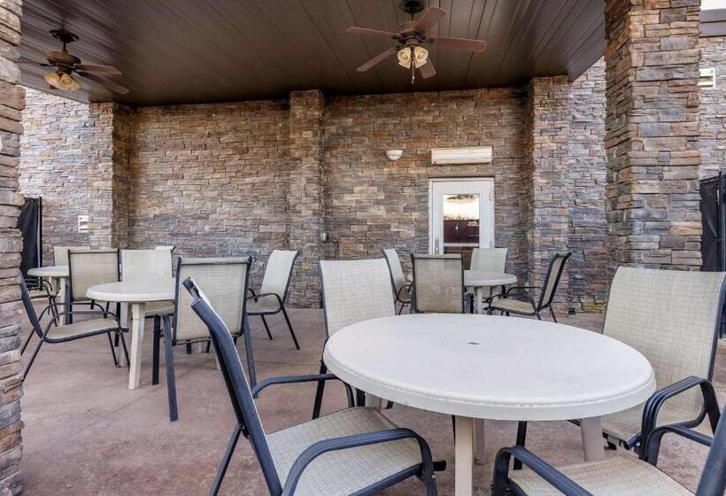هتل Comfort Inn Bentonville  Crystal Bridges