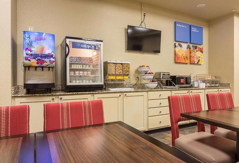 هتل Comfort Inn Bentonville  Crystal Bridges