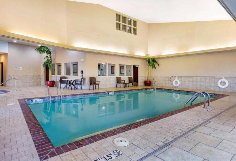 هتل Comfort Inn Bentonville  Crystal Bridges