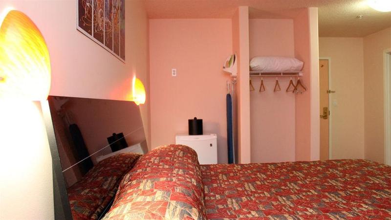 هتل Crystal Star Inn Edmonton Airport With Free Shuttle To And From Airport