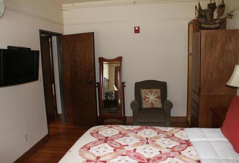 בית מלון כפרי Iowa House Historic Inn