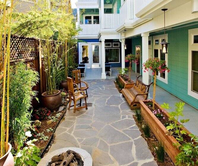 هتل Pacific Blue Inn