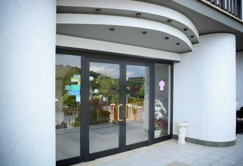 هتل Ristorante La Ripa