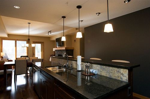 בית מלון כפרי Rundle Cliffs Lodge By Spring Creek Vacations