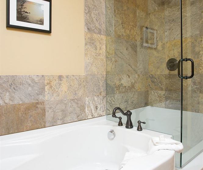 בית מלון כפרי Rundle Cliffs Lodge By Spring Creek Vacations