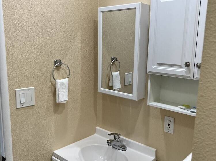 בית מלון כפרי Studio Inn Livermore