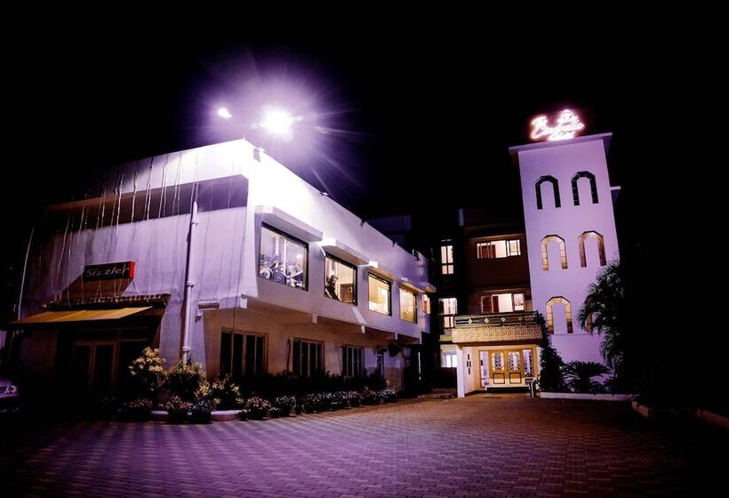 هتل The Cindrella