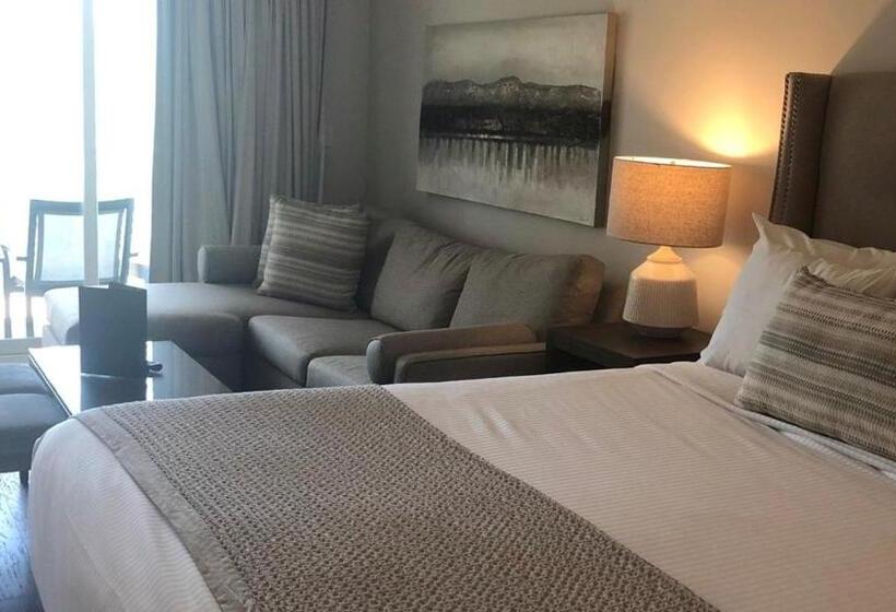 فندق Touchstone Resort