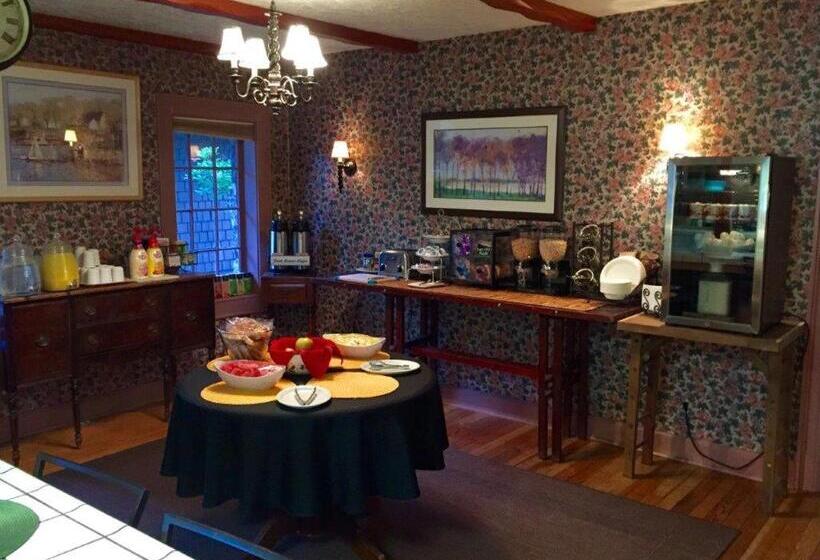 Мотель Strawberry Valley Inn