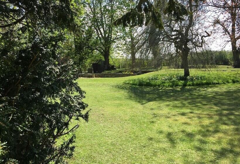 פנסיון Hedgefield House