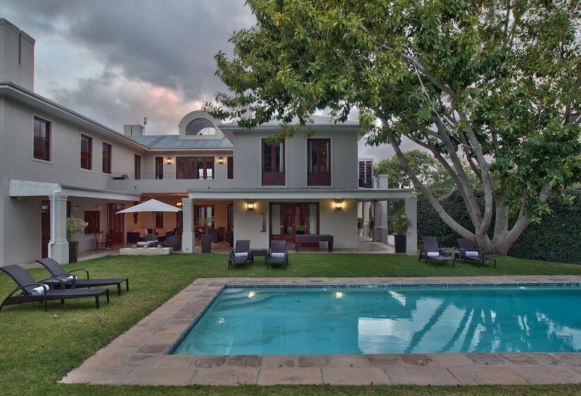 پانسیون Nova Constantia Boutique Residence
