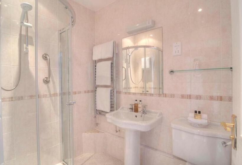 פנסיון Potters Mooring