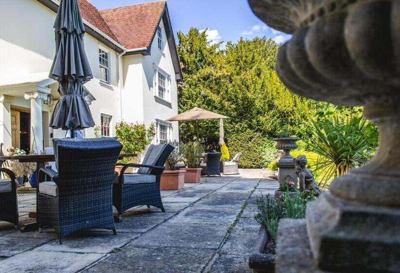 פנסיון Sturmer Hall Hotel And Conference Centre