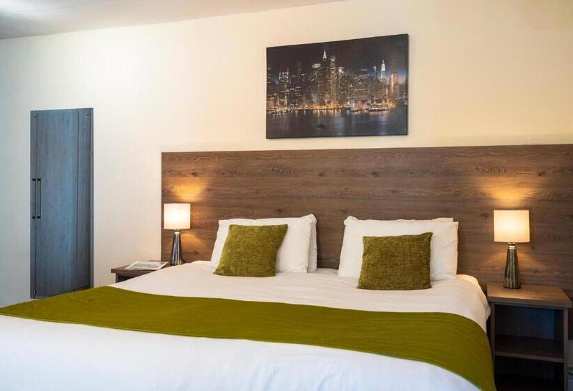 پانسیون The Limes Country Lodge Hotel & Admiral Restaurant