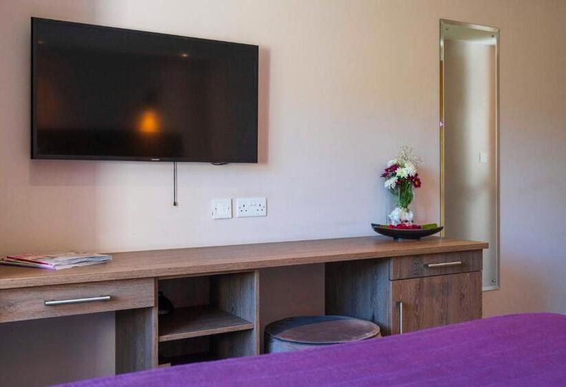 پانسیون The Limes Country Lodge Hotel & Admiral Restaurant