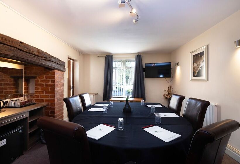 پانسیون The Limes Country Lodge Hotel & Admiral Restaurant