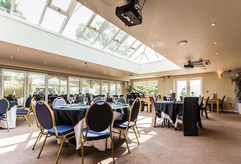 پانسیون The Limes Country Lodge Hotel & Admiral Restaurant