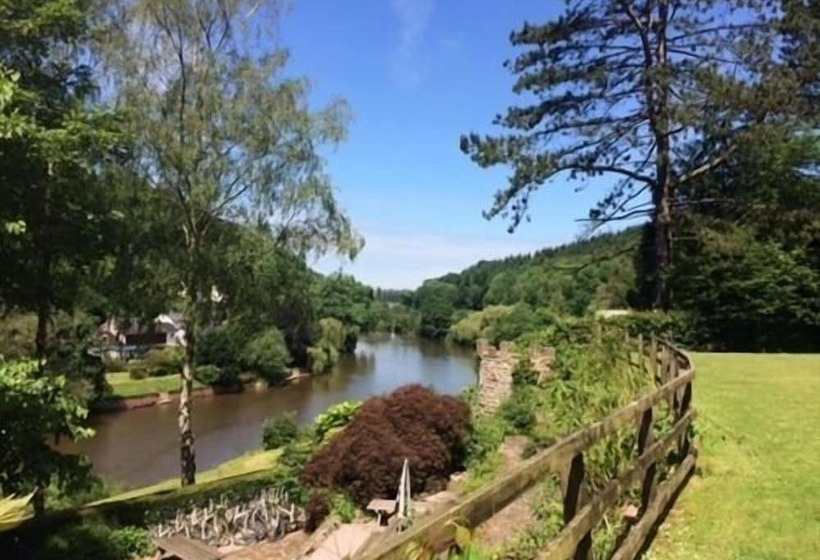 بنسيون The Royal Lodge