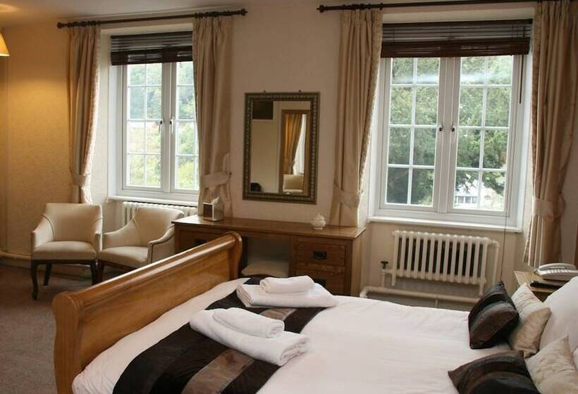 بنسيون The Royal Lodge