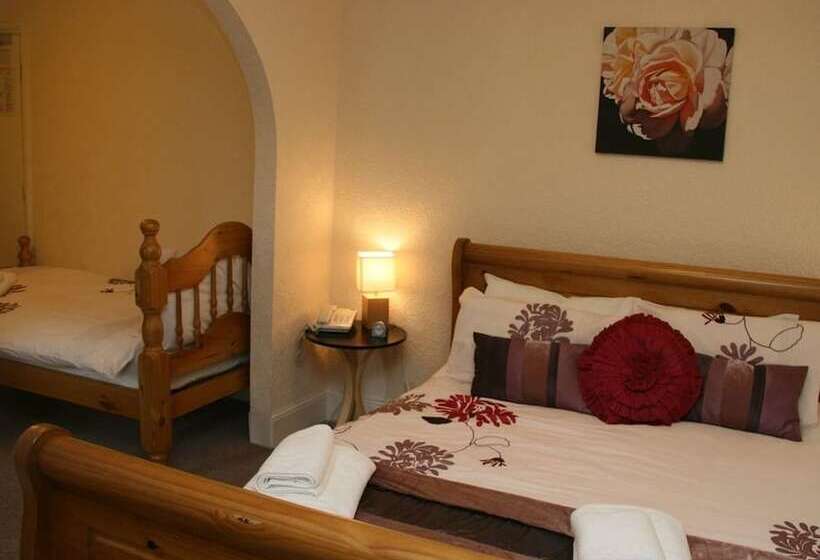 بنسيون The Royal Lodge