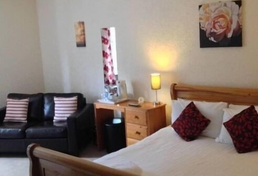 بنسيون The Royal Lodge