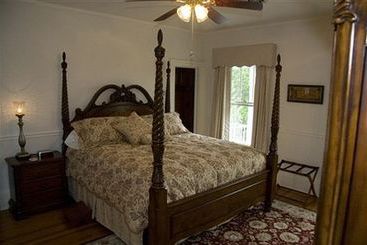 White Hall Manor Bed & Breakfast