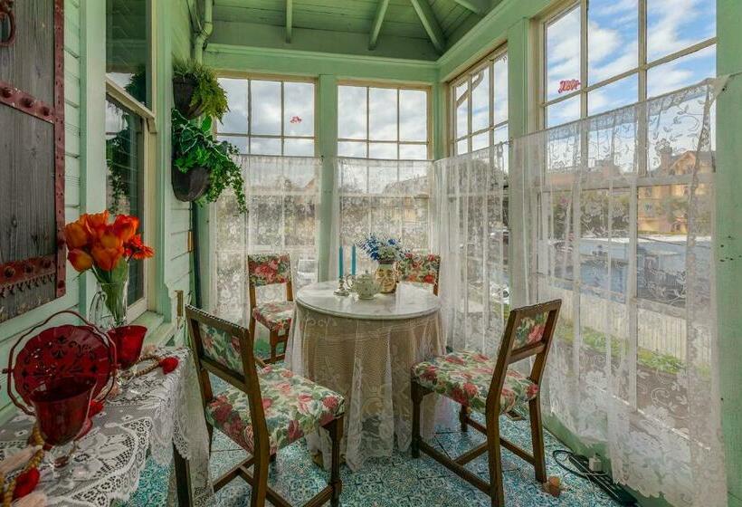 הוסטל Pinc Lady Mansion