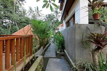 تختخواب و صبحانه Mahayoni Villa