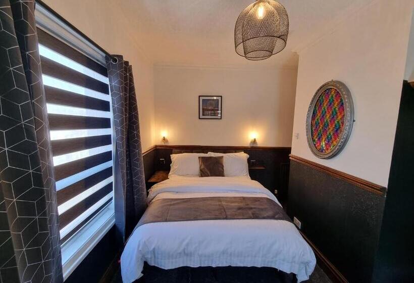 تختخواب و صبحانه Rendezvous Bar & Rooms   Adults Only